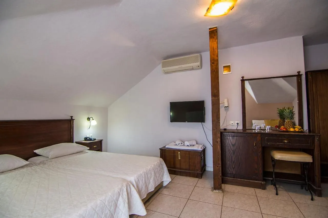 Rihios Hotel Stavros